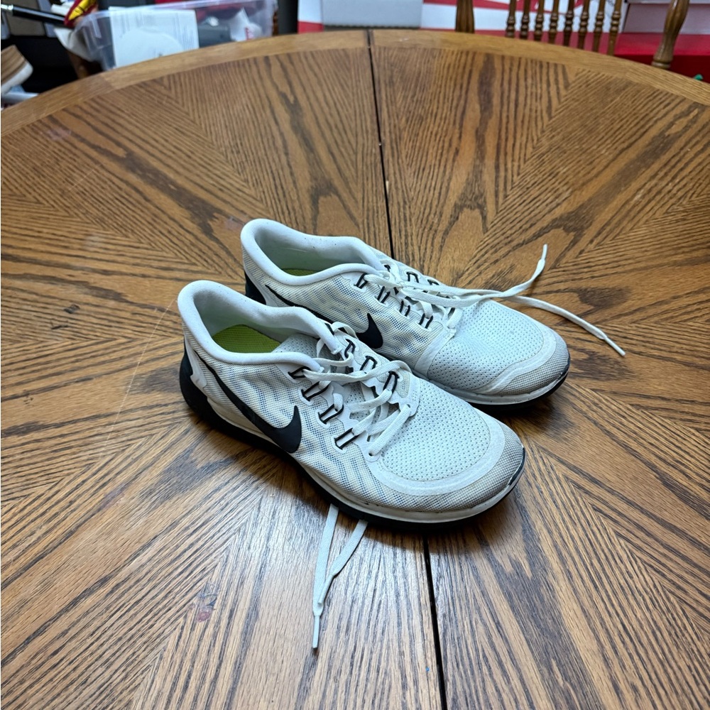 Nike Free 5.0 Men's Off-White and Black Sneakers